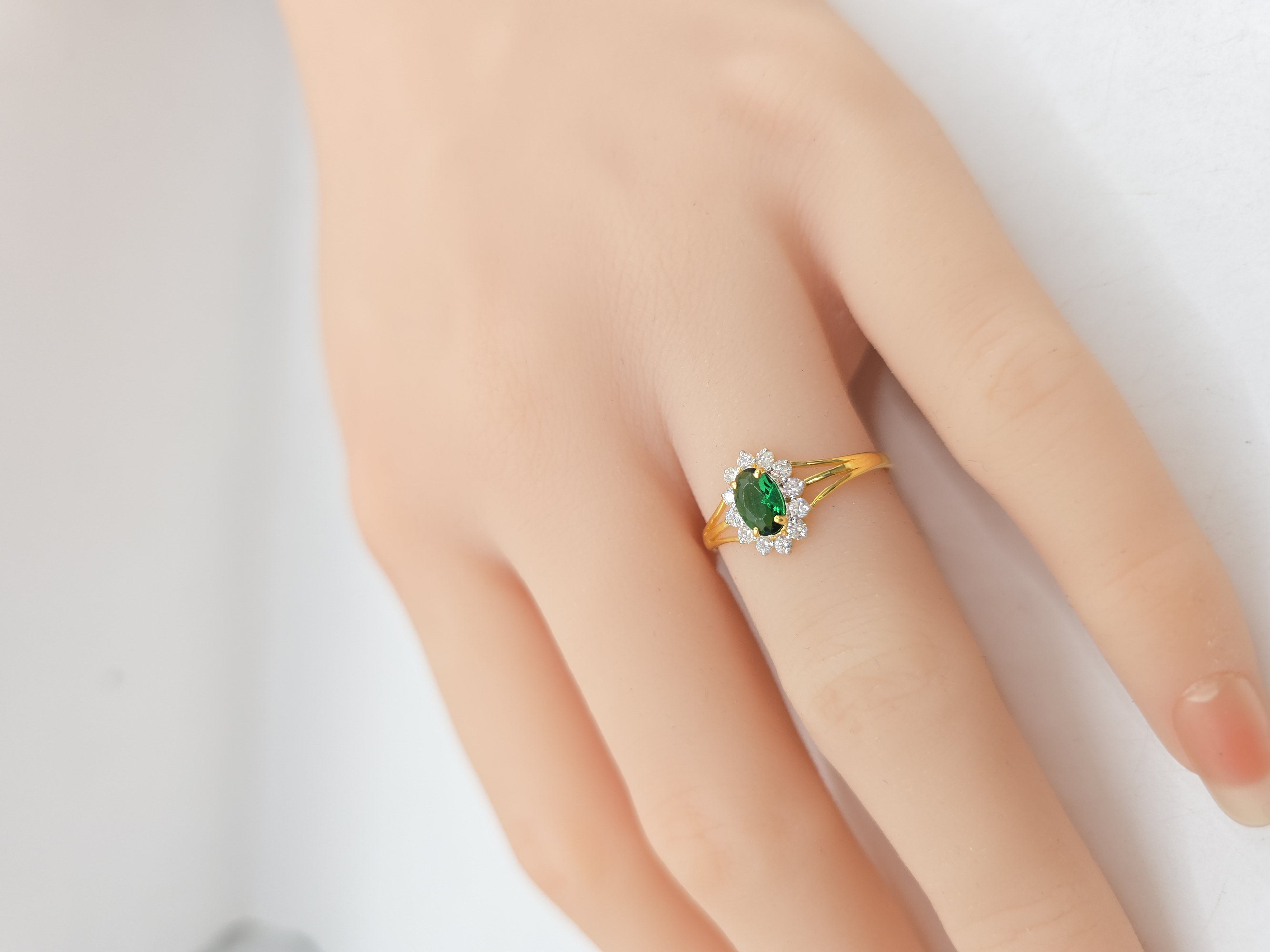 DIAMOND RING
