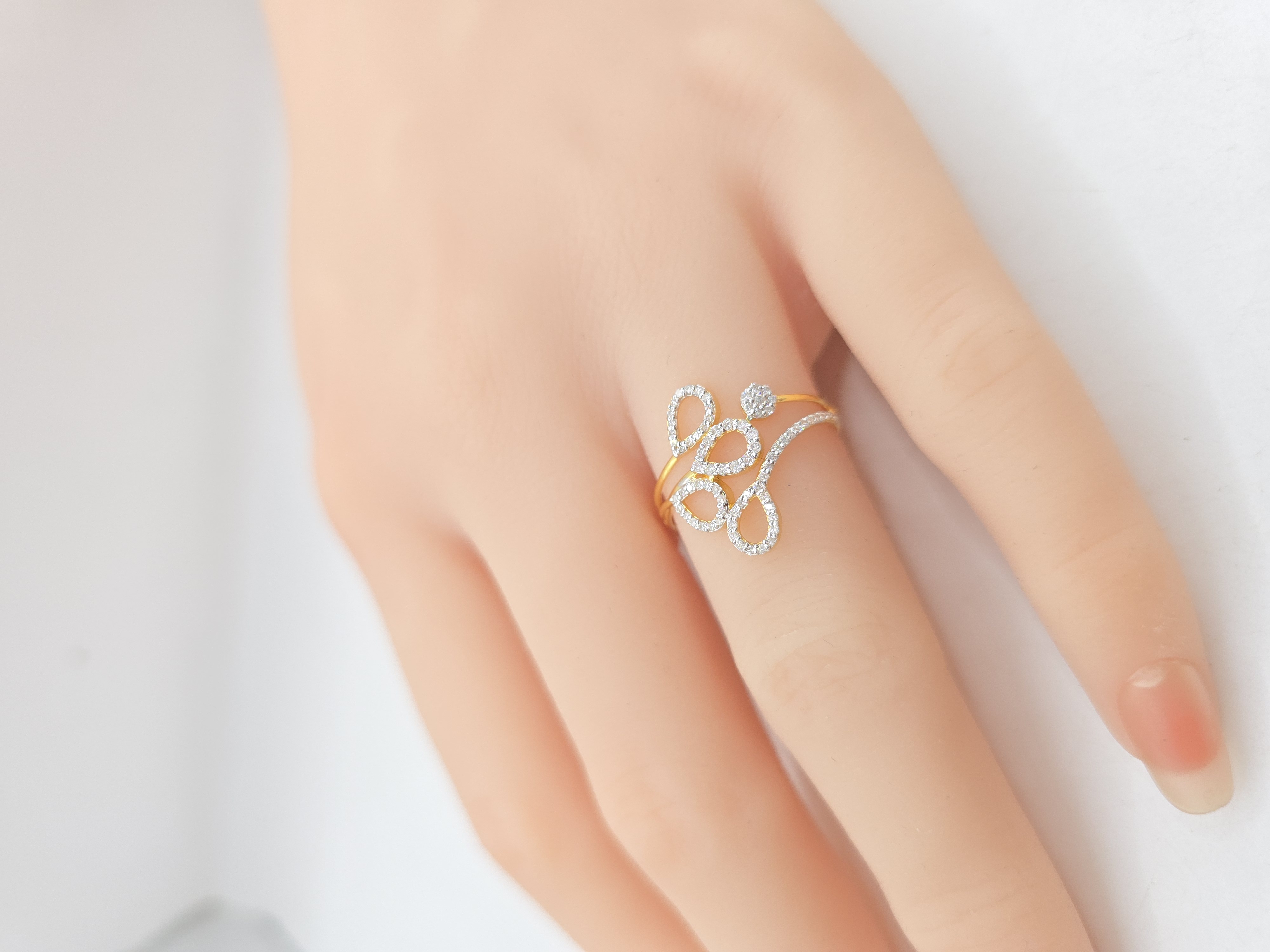 DIAMOND RING