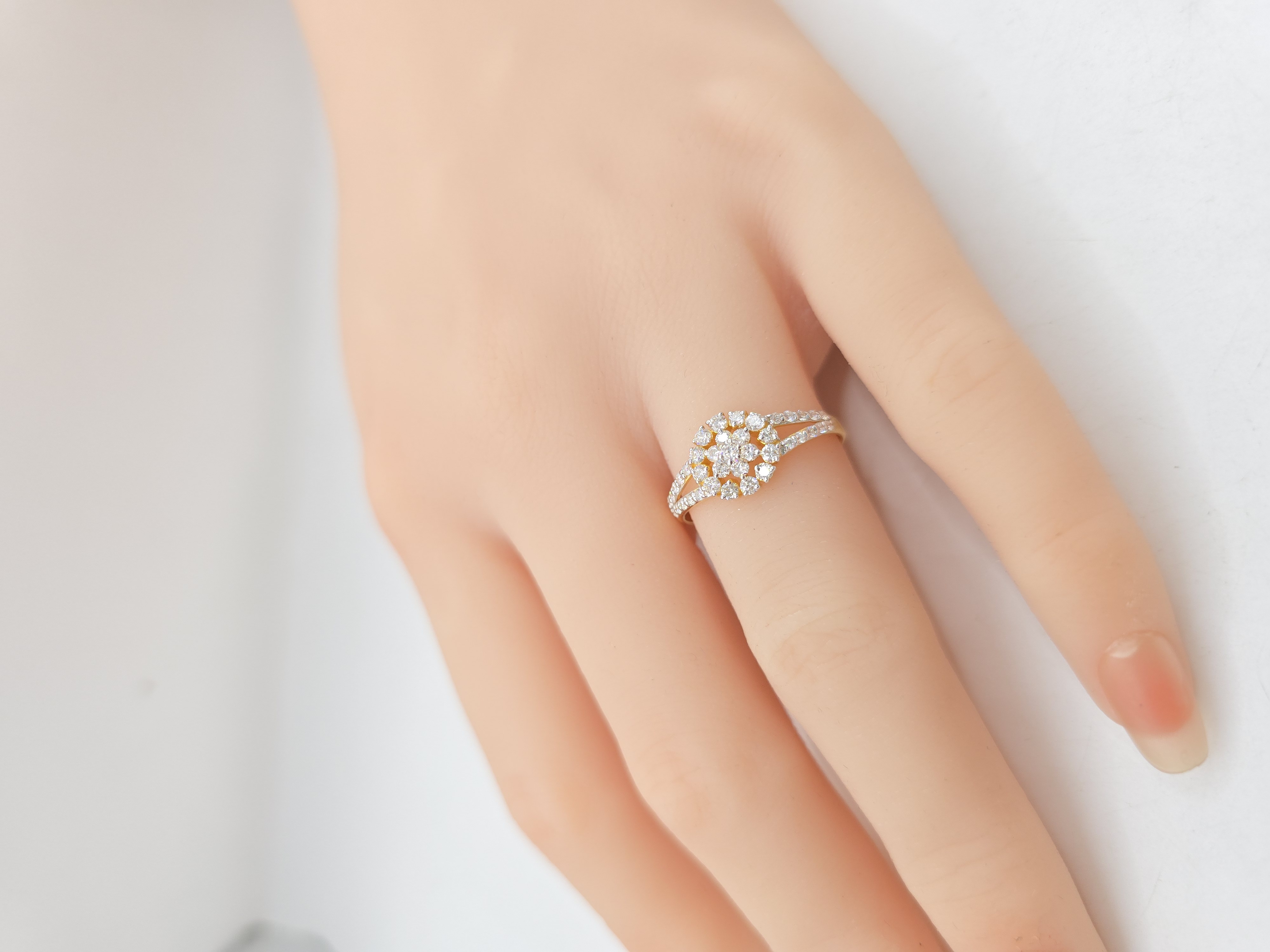 DIAMOND RING