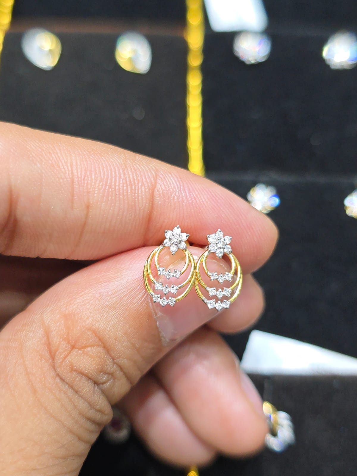 DIAMOND EARRING